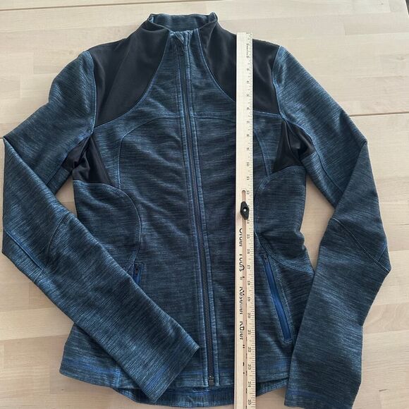 Lululemon Forme Jacket Womens 8 Slub Denim Full Zip Thumbholes Running Active - Picture 13 of 13